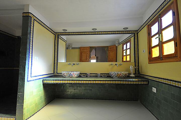 Room 27 of 47