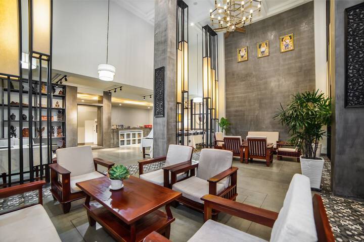 Hotel Interior 7 of 147
