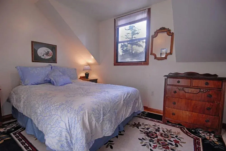 Room 5 of 12
