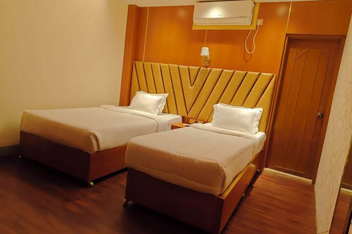Room 6 of 9