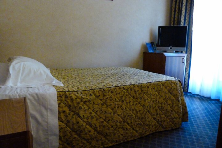 Room 13 of 36