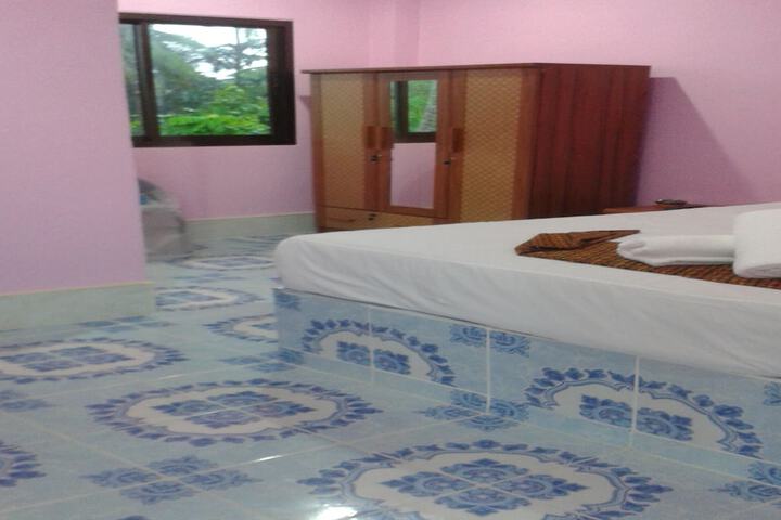 Room 10 of 35