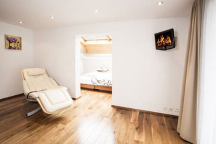 Room 10 of 19