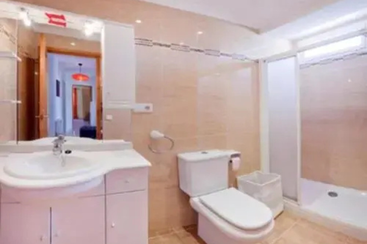 Room 7 of 12