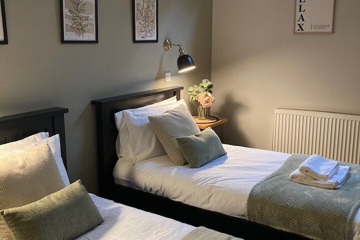 Room 9 of 28
