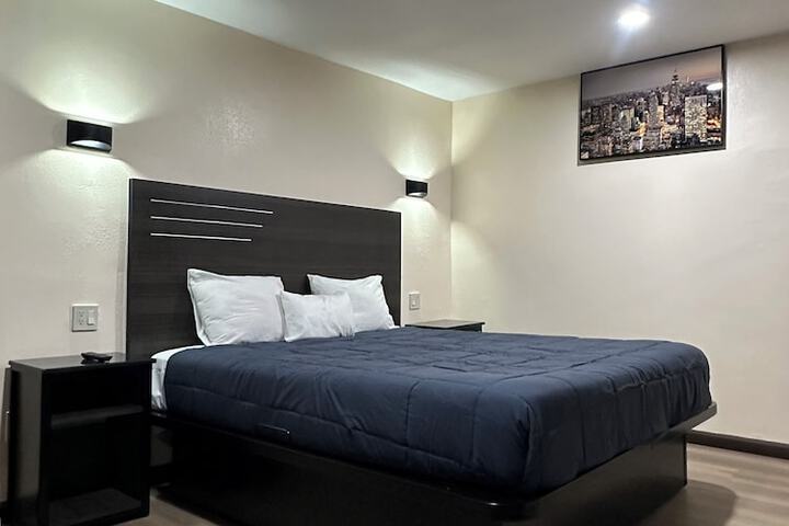 Room 13 of 36