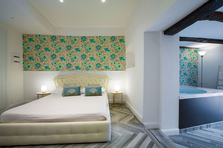 Room 18 of 74