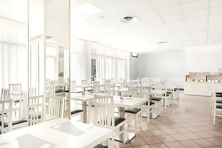 Dining 26 of 29