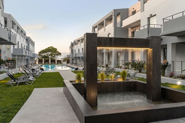 Hotel with Pool