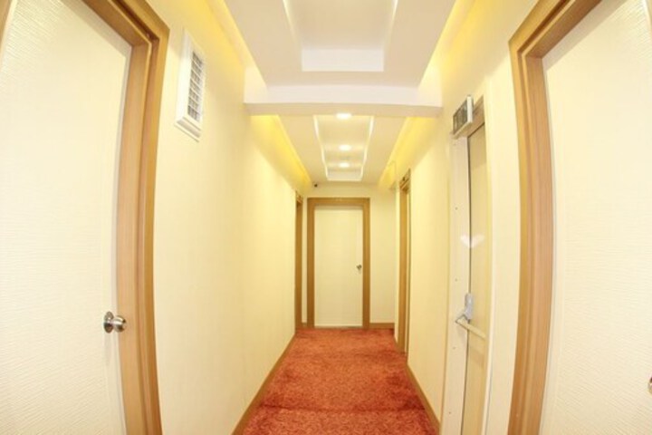 Ballroom/Hall 31 of 37