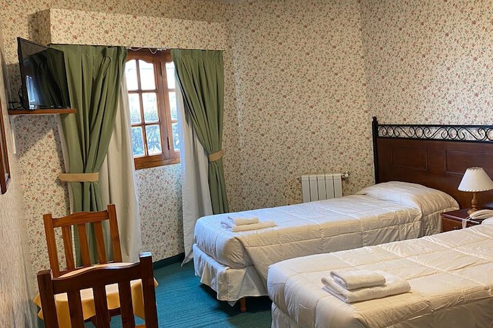 Room 4 of 12