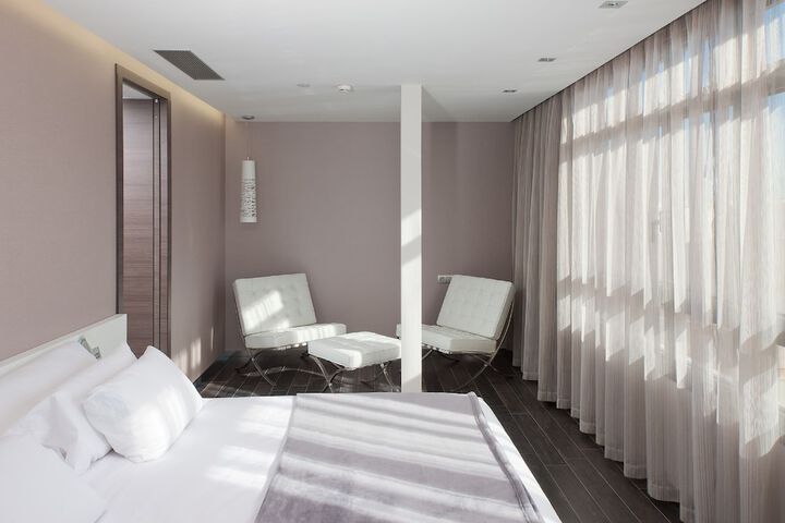 Room 10 of 56