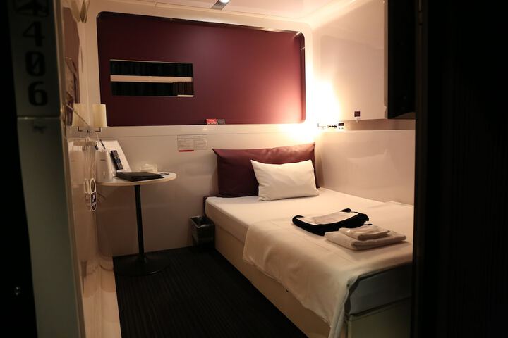 Room 6 of 37