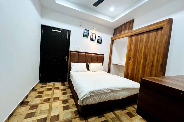 Room 6 of 19