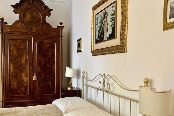 Room 54 of 83