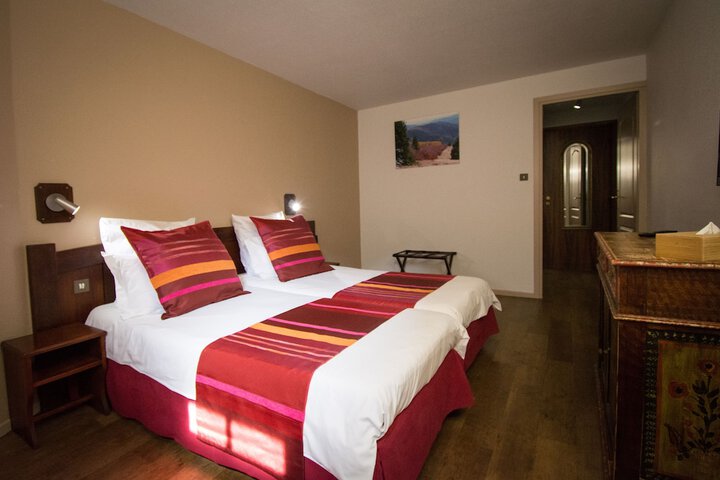Room 10 of 25