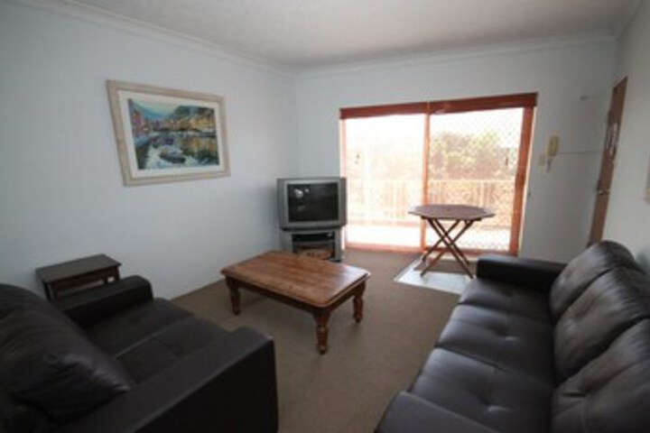 Room 6 of 12