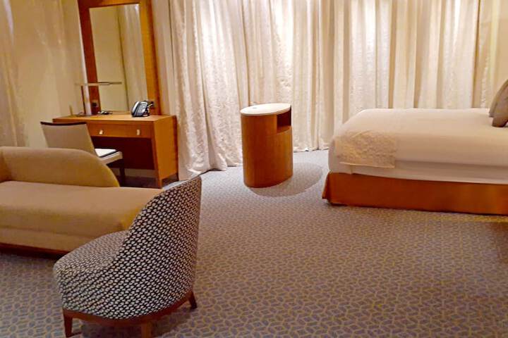 Room 18 of 83