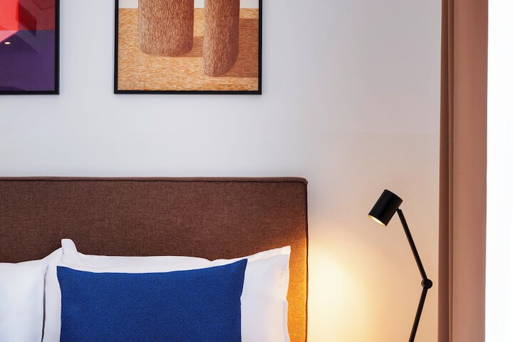 Room 3 of 32