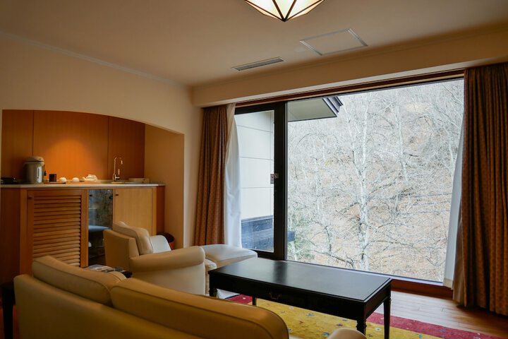 Room 4 of 85