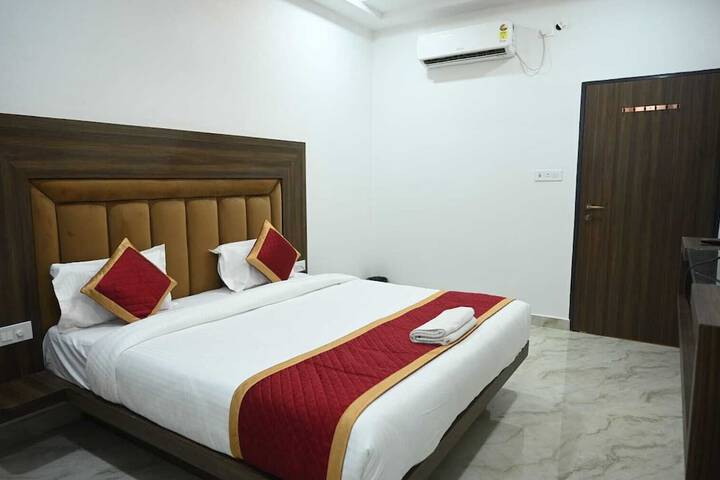 Room 5 of 20