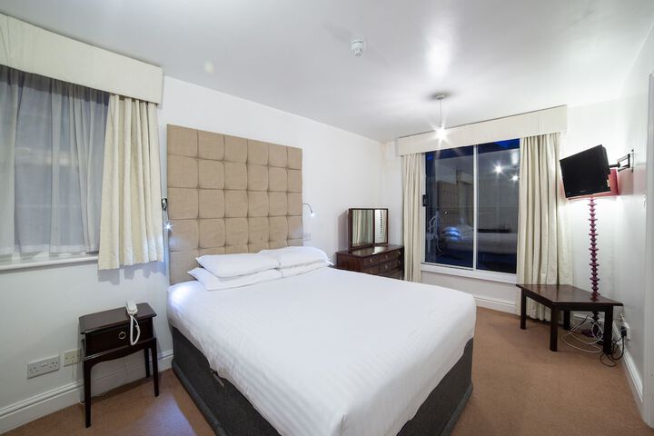 Room 13 of 36