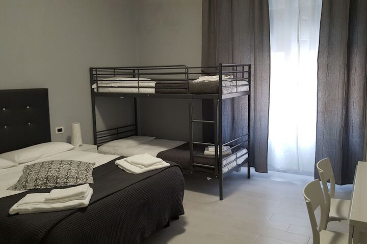 Room 6 of 16