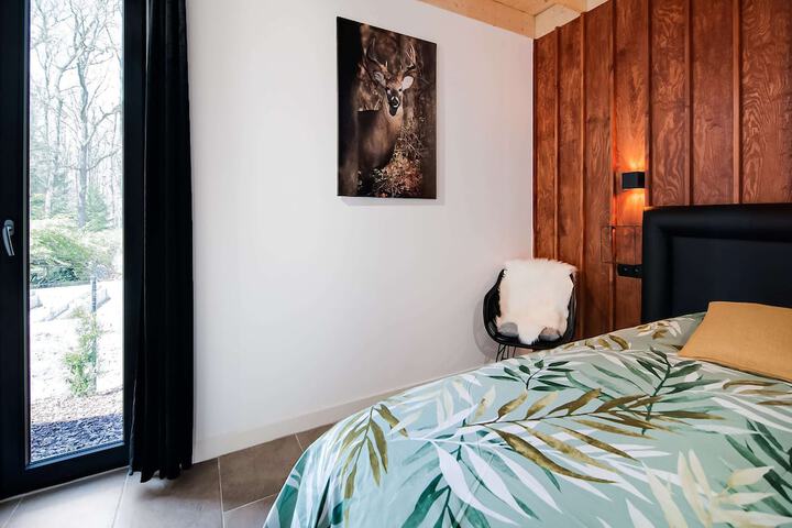 Room 4 of 40