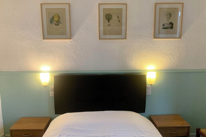 Room 9 of 75