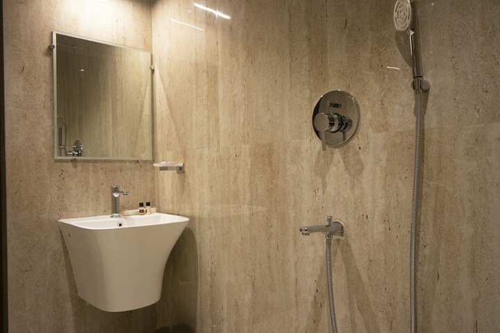 Room 15 of 21