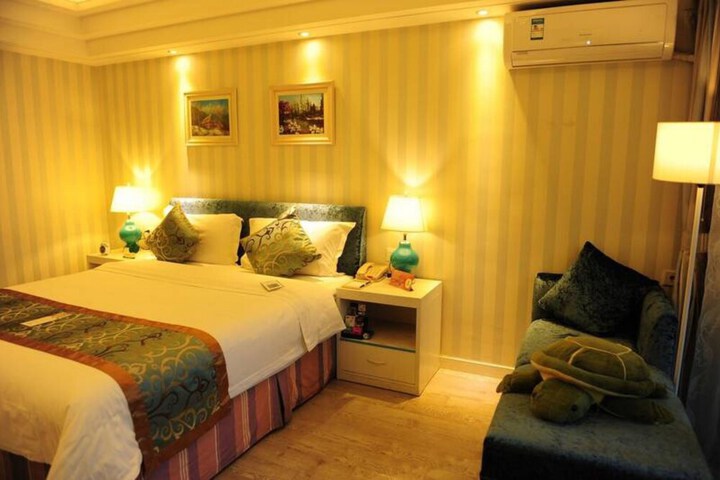 Room 8 of 44