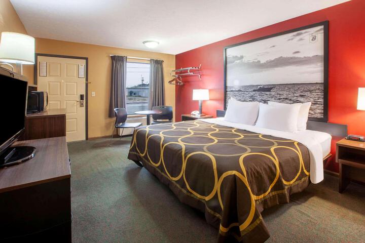 1 King Bed (13 of 13)