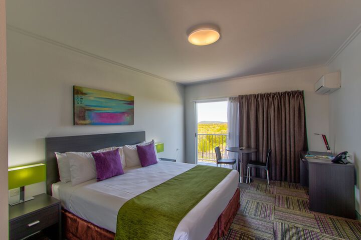 Room 4 of 32