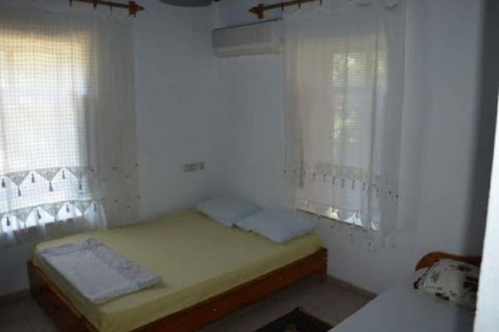Room 4 of 104