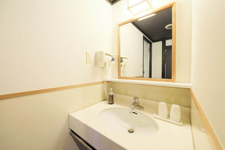 Room 5 of 20
