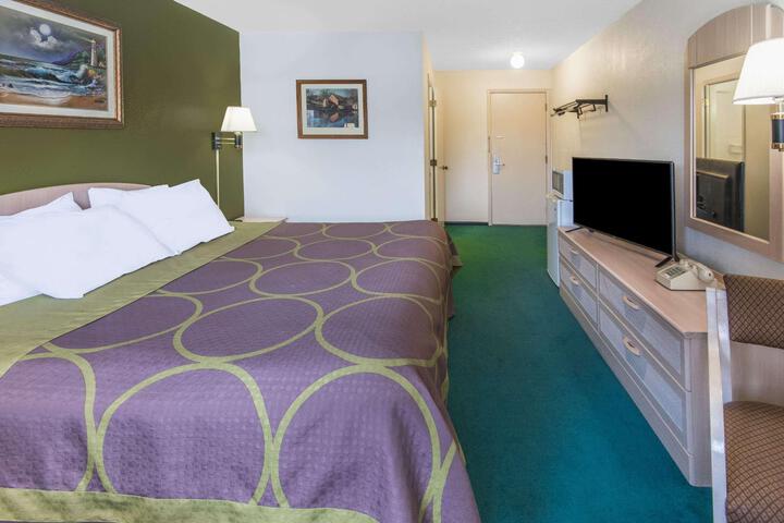 2 Double Beds (3 of 6)