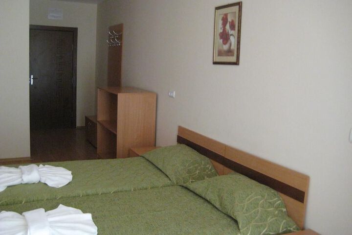 Room 5 of 65