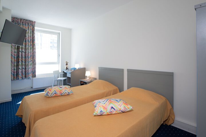Room 9 of 9