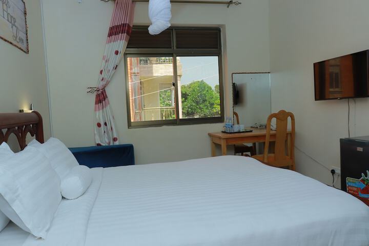 Room 25 of 182