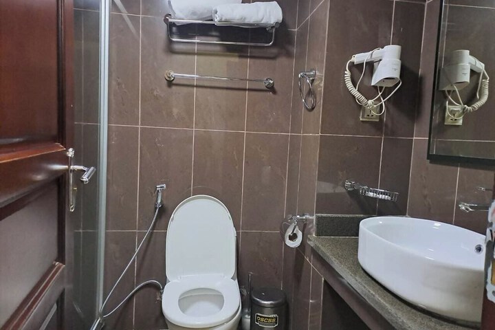 Room 19 of 39