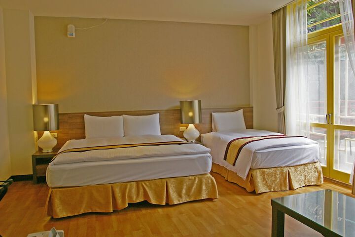 Room 8 of 37