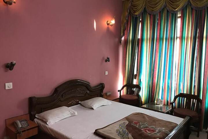 Hotel D R International