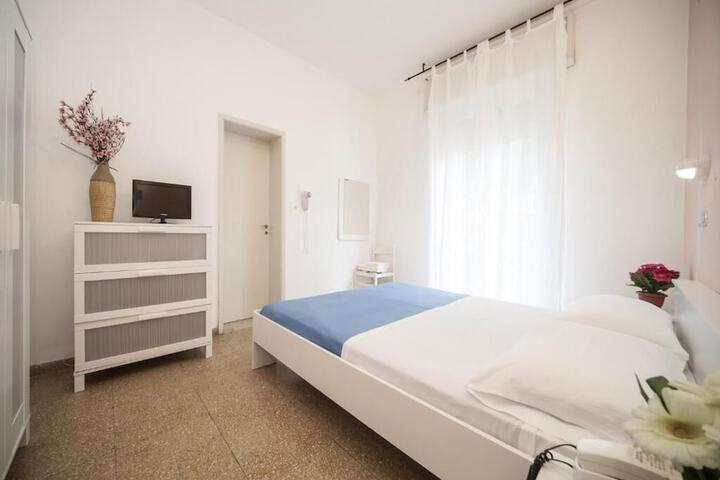 Room 27 of 39