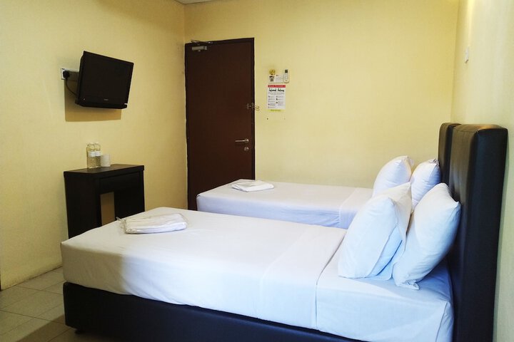 Room 10 of 34