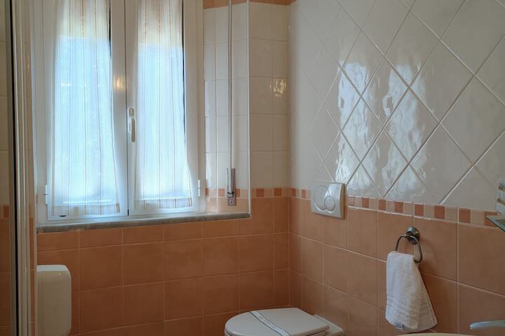Room 32 of 53