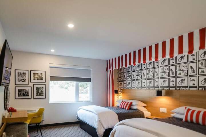 Room 6 of 39