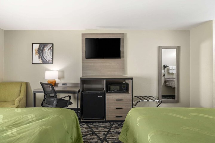 2 Double Beds (8 of 10)