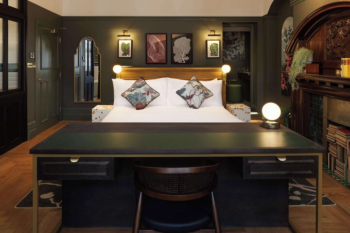 Room 21 of 36