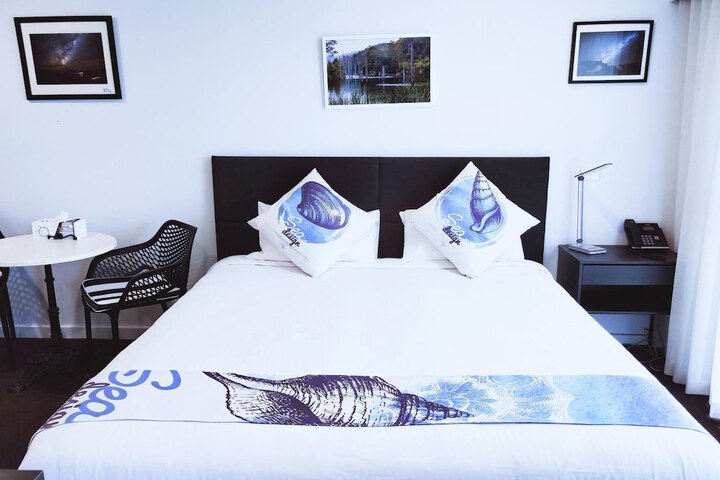 Room 11 of 34