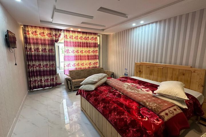 Room 2 of 16